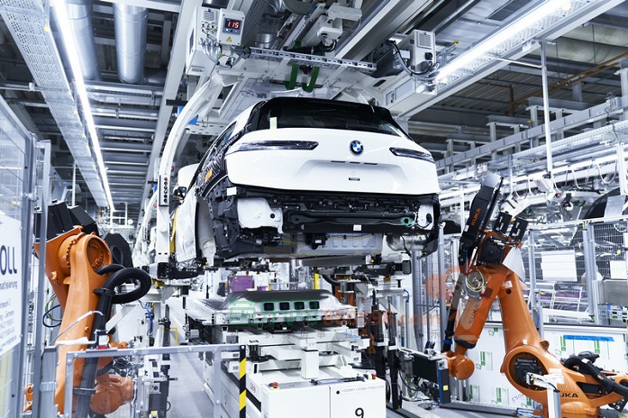 06. 创新BMW iX于丁格芬工厂投产.jpg